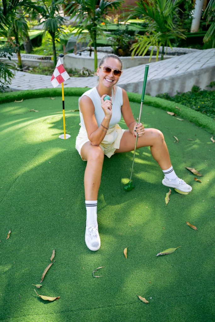 Sports Extravaganza: Unleashing the inner athlete in your group
Popular sports-themed stag-do activities: Minigolf.