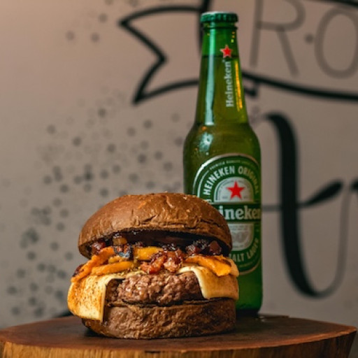 Budapest-Guided Pub Crawl - Burger and Unlimited beer-2