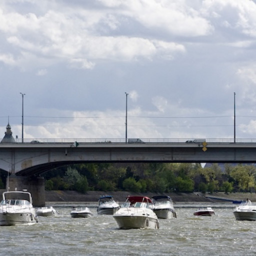 Budapest-Speedboat - Cruise-3