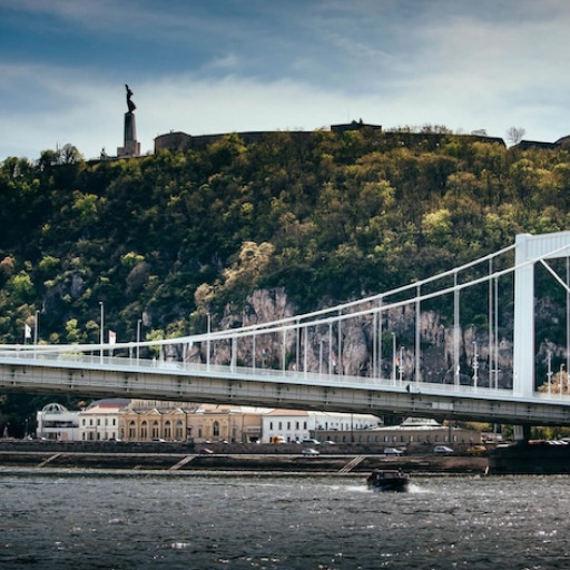 Budapest-Speedboat - Luxury-2