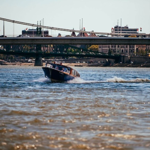 Budapest-Speedboat - Luxury-3