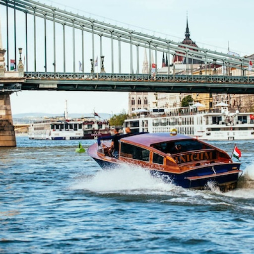 Budapest-Speedboat - Luxury-5