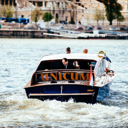 Budapest-Speedboat - Luxury-9