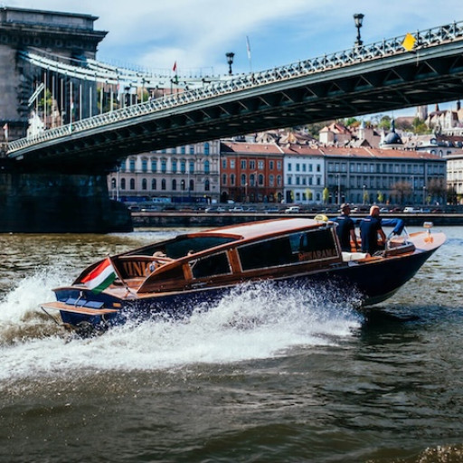 Budapest-Speedboat - Luxury-11