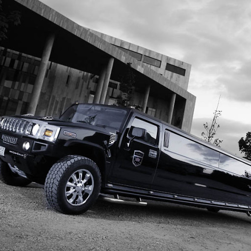 Düsseldorf-Hummer Airport Transfer-1