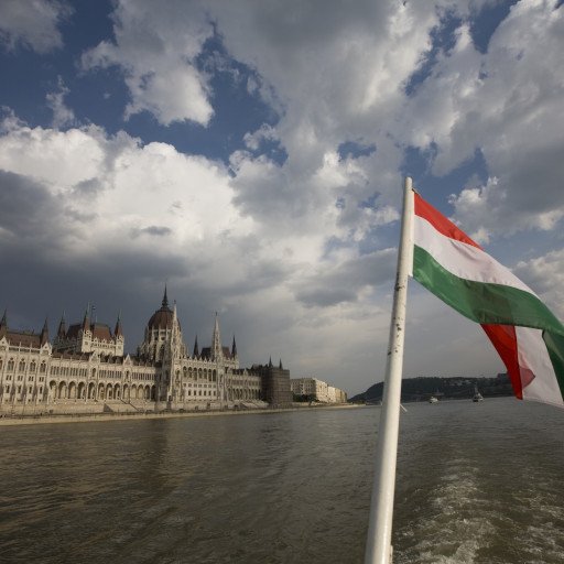 Budapest-Booze Cruise 2 hours-7